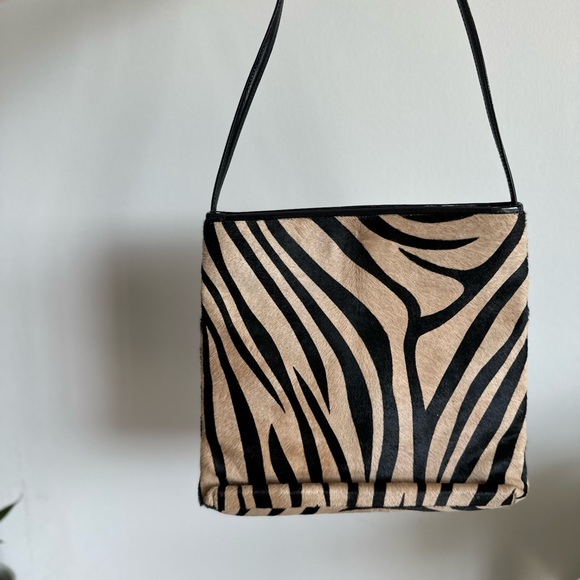 Vintage leather hair- on calf hide zebra - Picture 8 of 9